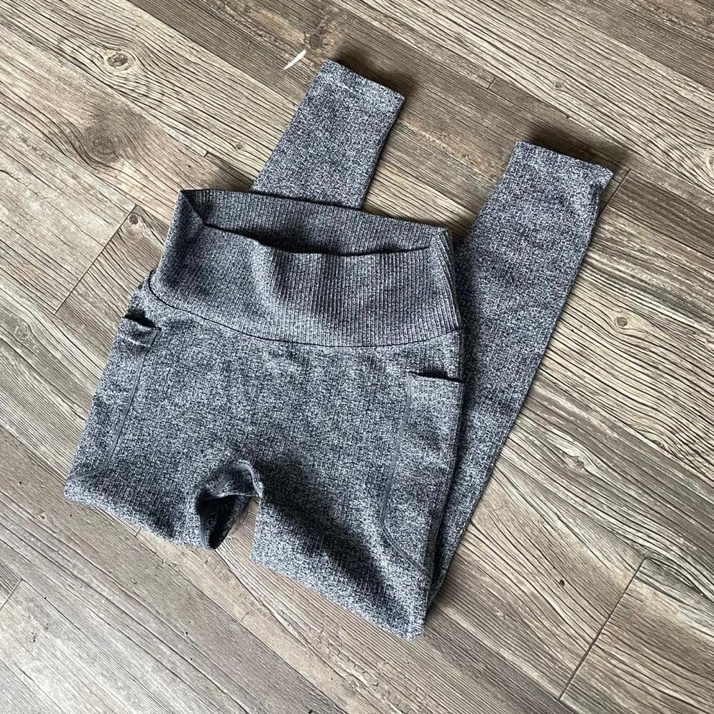 Grey high waisted leggings with pockets
